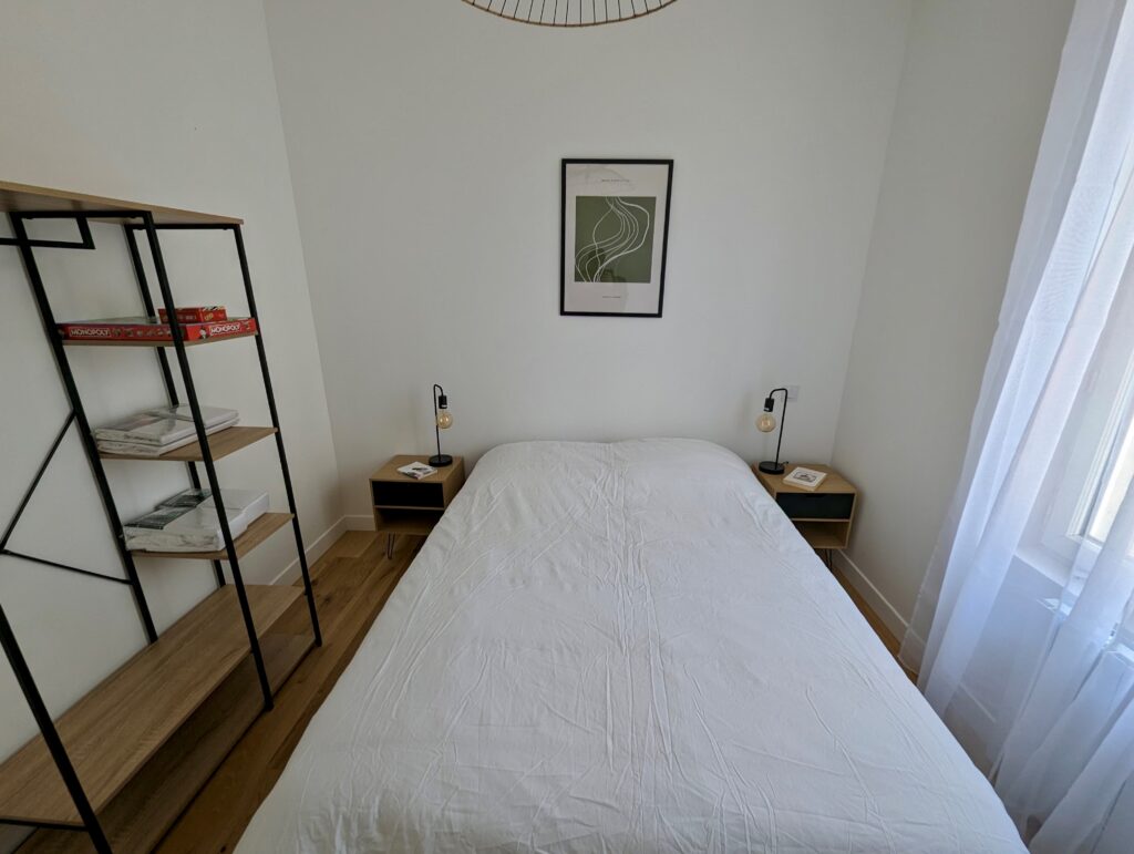 Petite chambre confortable pour un airbnb